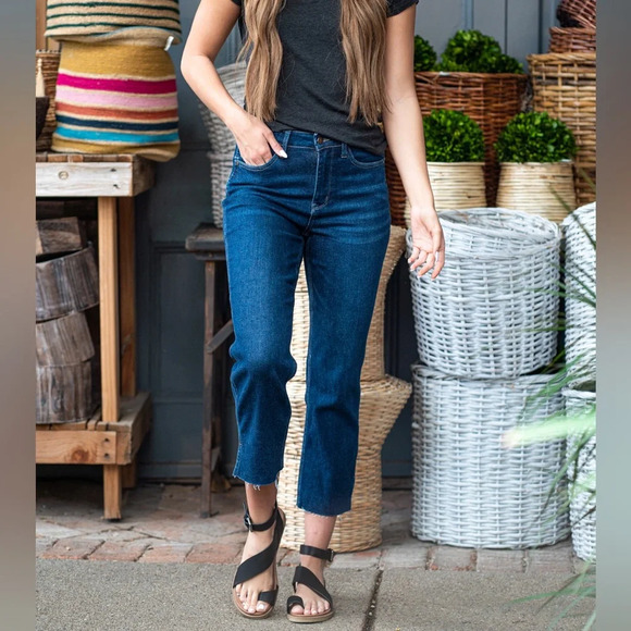 Judy Blue JOAN HIGH RISE CROPPED STRAIGHT W/ ANKLE SLIT - Picture 1 of 8
